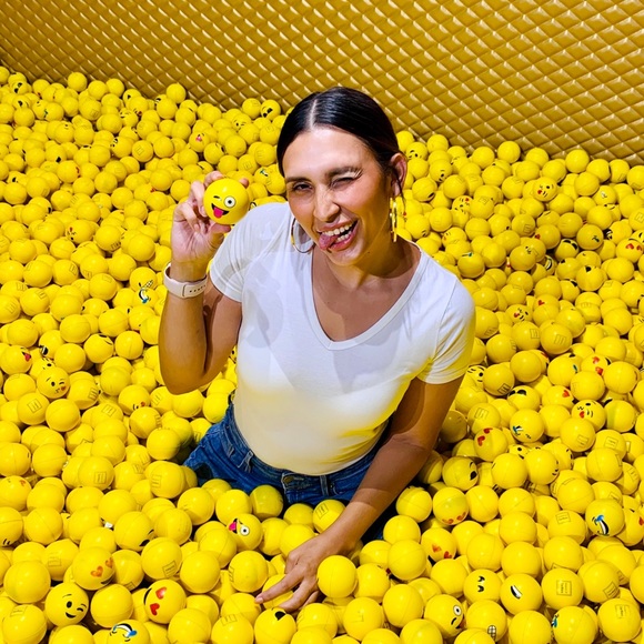 Profile Picture of Bianca Caro (@beefab3) on Poshmark