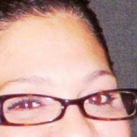 Profile Picture of Yare Staback (@yarestaback) on Poshmark