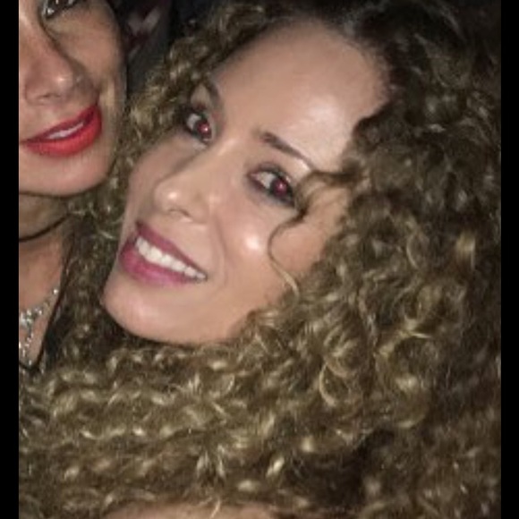Profile Picture of Vanessa Cladere (@vataina) on Poshmark