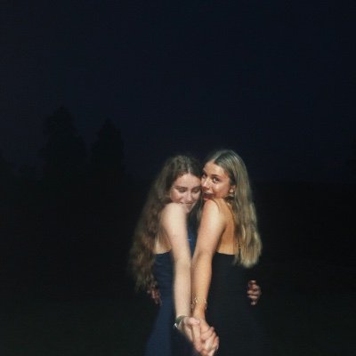 Profile Picture of Julia Bills (@julia_bills) on Twitter