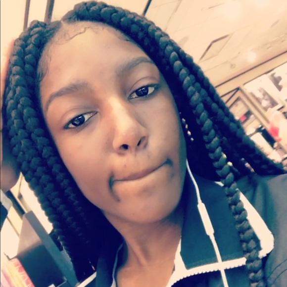 Profile Picture of Sheridan Watkis (@sherrythegoat) on Poshmark