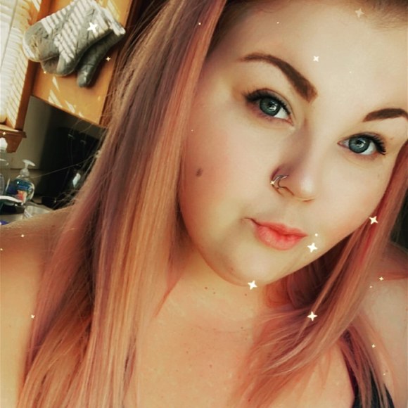 Profile Picture of Emily Baumstark (@e_baumstark) on Poshmark