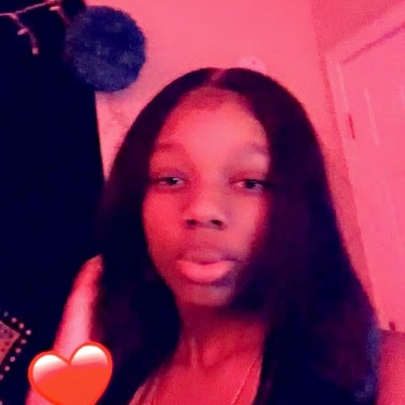 Profile Picture of Mia Foster (@miafoster808) on Poshmark