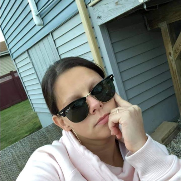 Profile Picture of Alisha Pauline (@apauline11) on Poshmark