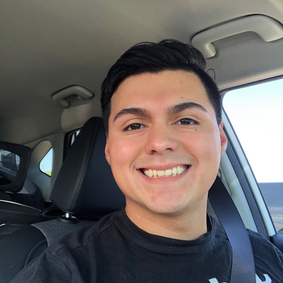 Profile Picture of Johnathan Fred (@johnathan_17) on Poshmark