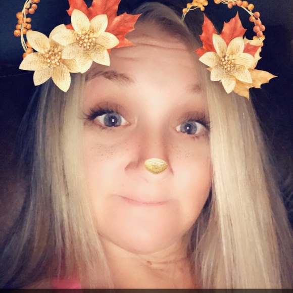 Profile Picture of Jannel Boast (@jannelboast) on Poshmark