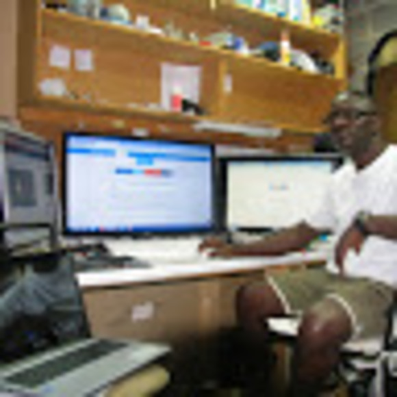 Profile Picture of Tamba Komba (@teekaything) on Poshmark