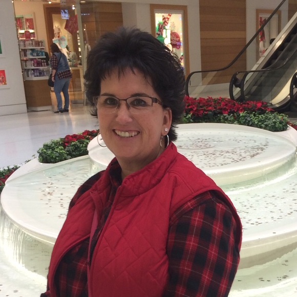 Profile Picture of Jody Heller (@bunnheller) on Poshmark