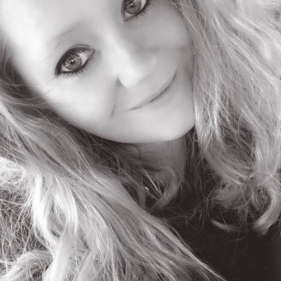 Profile Picture of Crystal Helms (@crystal169893) on Poshmark