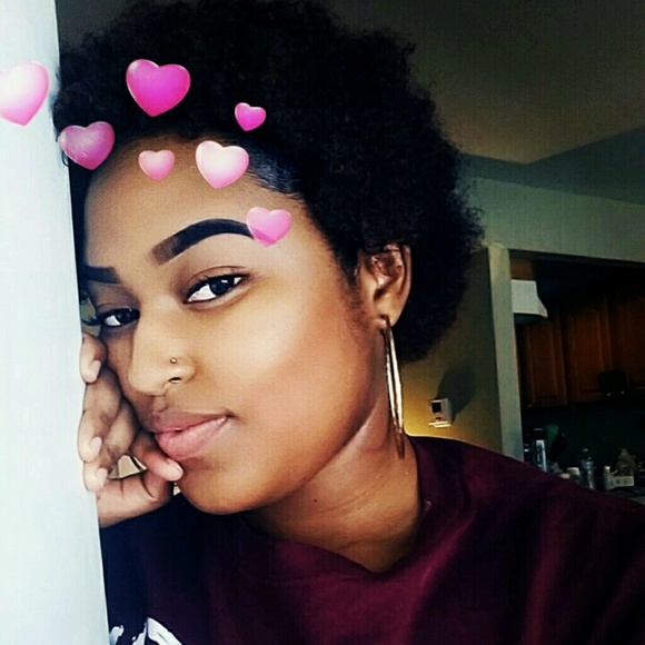 Profile Picture of June Renise (@renise_june) on Poshmark