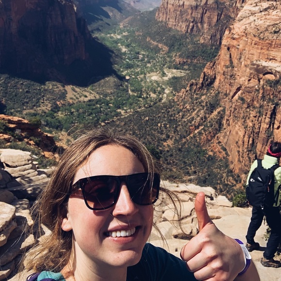 Profile Picture of Ellie Husemann (@elliehusemann) on Poshmark