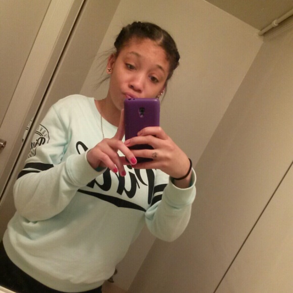 Profile Picture of Taylor Spates (@taylorspates) on Poshmark