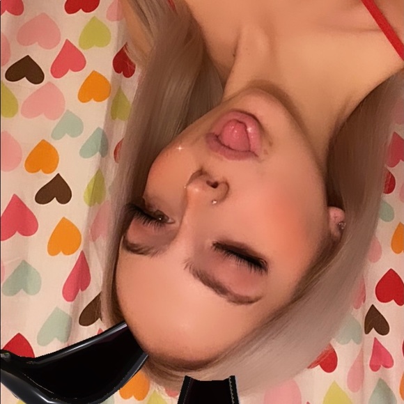 Profile Picture of Alyssa Renninger (@alyssarenninger) on Poshmark