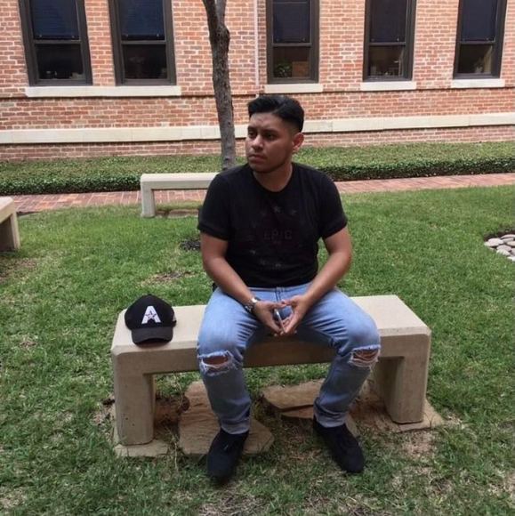 Profile Picture of Leonel Vasquez (@leonelvasque323) on Poshmark