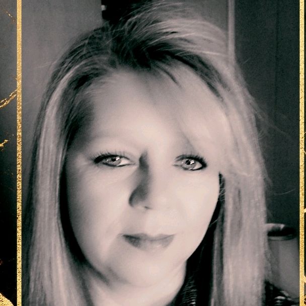Profile Picture of Lora Barron (@lorabarron) on Tiktok