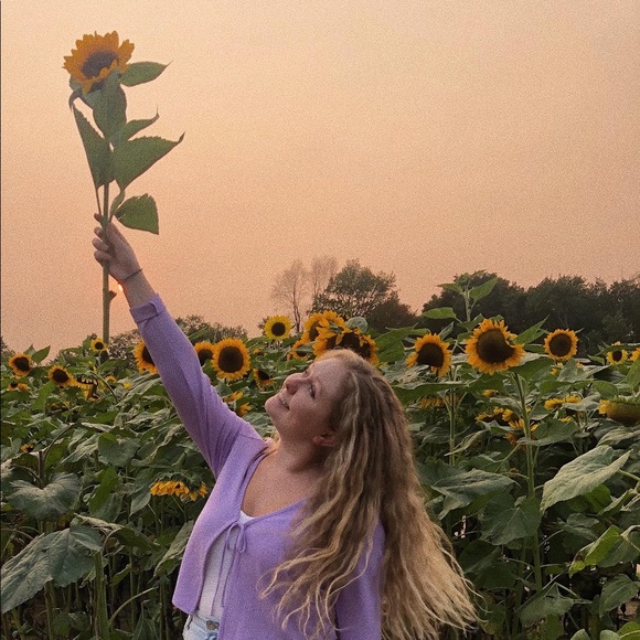 Profile Picture of Alison Hacker (@alisonhacker) on Poshmark