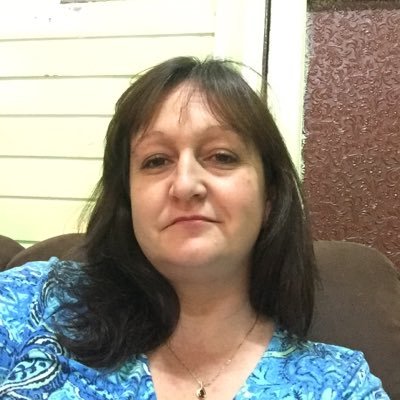 Profile Picture of Julie Curtis (@juliecurtis1974) on Twitter