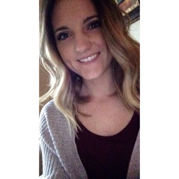 Profile Picture of Brittany Pizzutillo (@brittpizz) on Poshmark