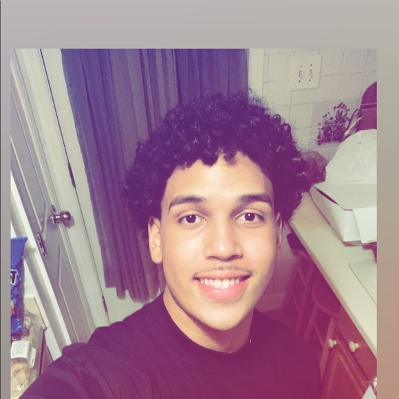 Profile Picture of Gabriel Tavarez (@gabrieltavar894) on Poshmark