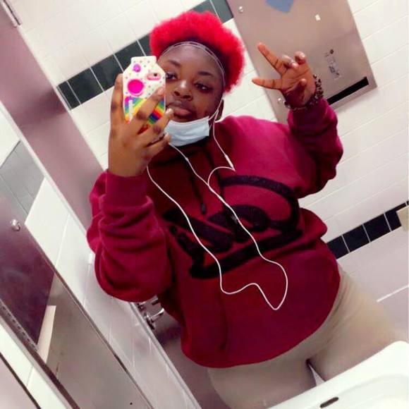 Profile Picture of Räyy Räyy (@rayyrayy16) on Poshmark