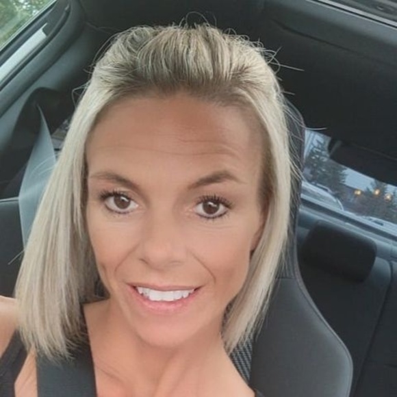 Profile Picture of Cindy Martel (@martelcin) on Poshmark