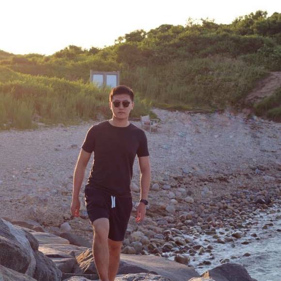 Profile Picture of Albert Zhang (@azchn) on Poshmark