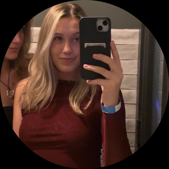 Profile Picture of Alexis Gilligan (@lexgilli) on Poshmark