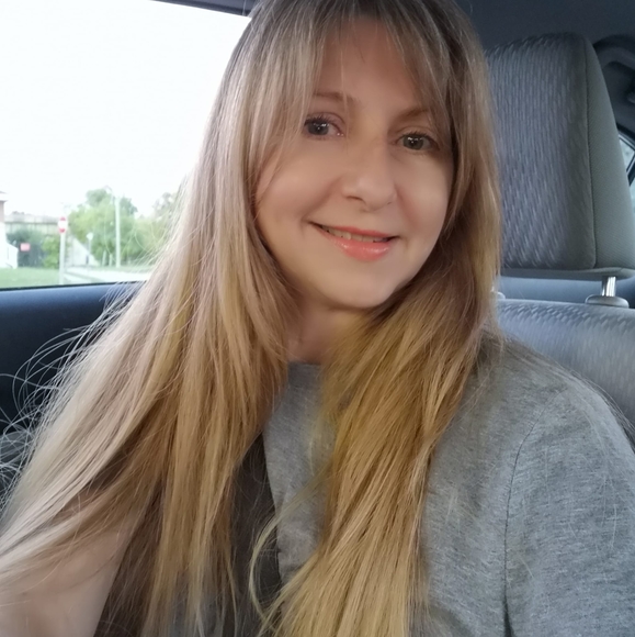 Profile Picture of Kerry Ballantyne (@kerryann653) on Poshmark