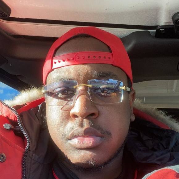 Profile Picture of Karon Davis (@benballer75) on Poshmark