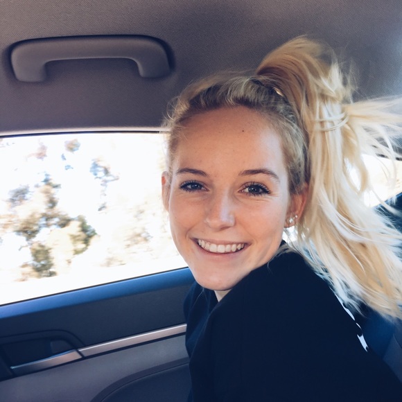 Profile Picture of Danielle Balsz (@danielle_balsz) on Poshmark