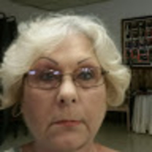 Profile Picture of Donna Rohmann (@sketter2001) on Poshmark