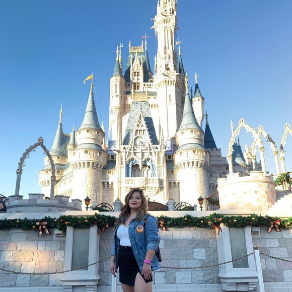Profile Picture of Paula Pring (@virnadettep) on Poshmark