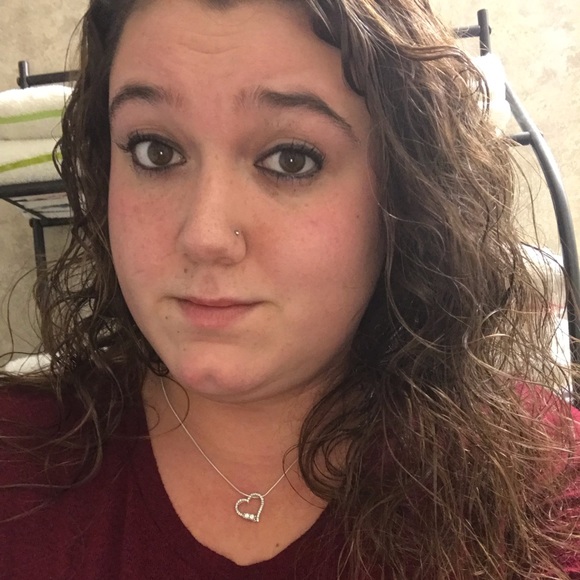 Profile Picture of Danielle Pisano (@danielle_pisano) on Poshmark