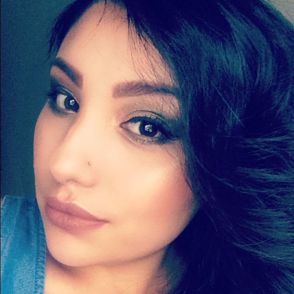 Profile Picture of Luz Diaz (@ludii_25) on Poshmark