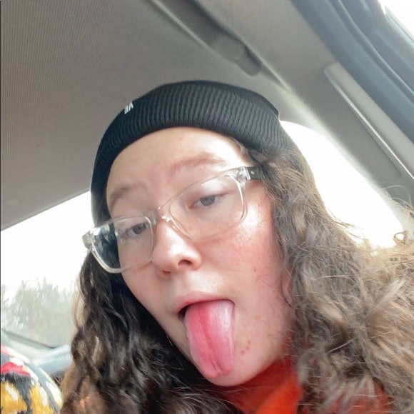 Profile Picture of Ashlee Huff (@ashlee_huff) on Poshmark