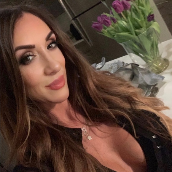 Profile Picture of Lori Parrinello (@lalalv1023) on Poshmark