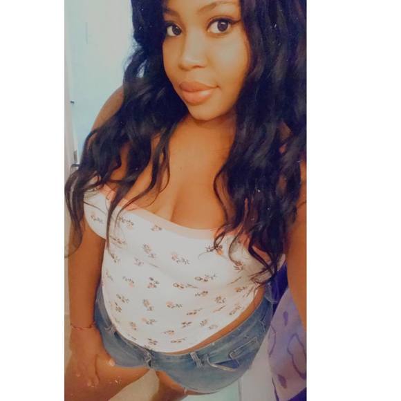 Profile Picture of Jessica Beneche (@jessica_beneche) on Poshmark