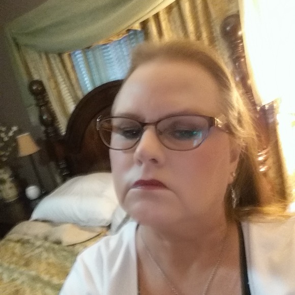 Profile Picture of Vicki Snyder (@mylo52) on Poshmark