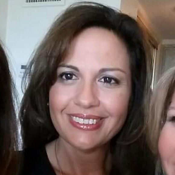 Profile Picture of Michelle Kyger (@michellekyger) on Poshmark