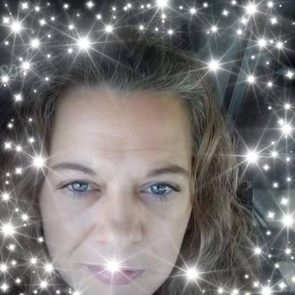 Profile Picture of Megan Campassi (@megancampassi) on Poshmark