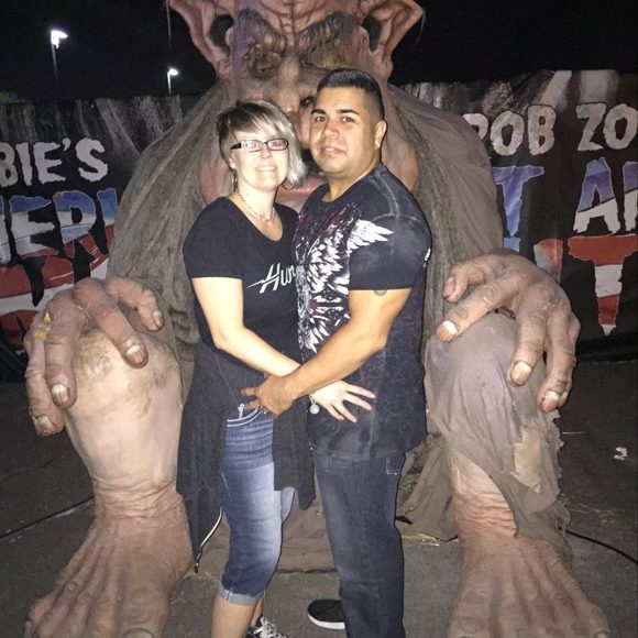 Profile Picture of Danielle Vejar (@dvejar) on Poshmark