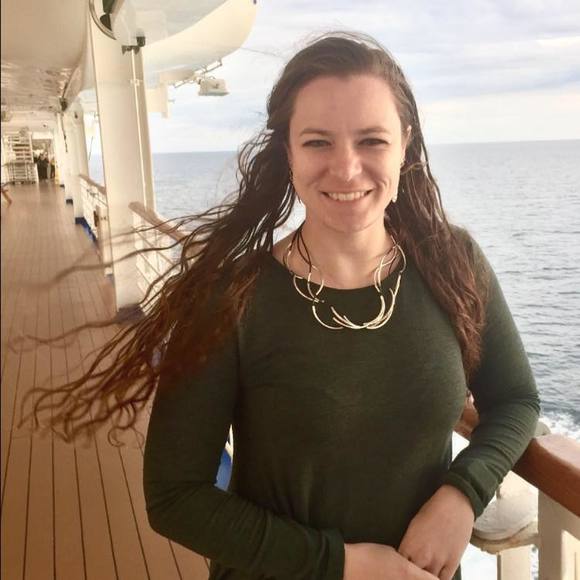 Profile Picture of Courtney Knill (@cnknill) on Poshmark