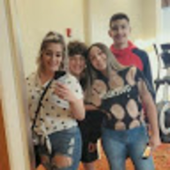 Profile Picture of Vanessa Rosas (@steveness12012) on Poshmark