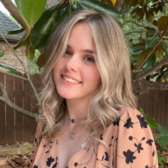 Profile Picture of Hannah Tobin (@hannahtobin5678) on Poshmark