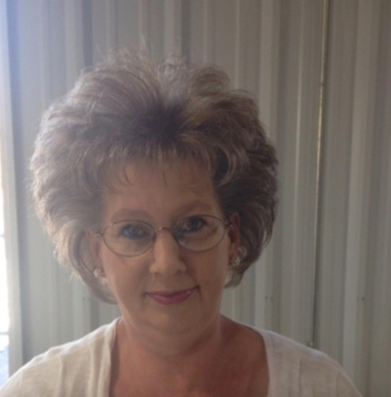 Mary Besancon - Poshmark Profile Picture of Mary Besancon (@maryebesancon) on Poshmark