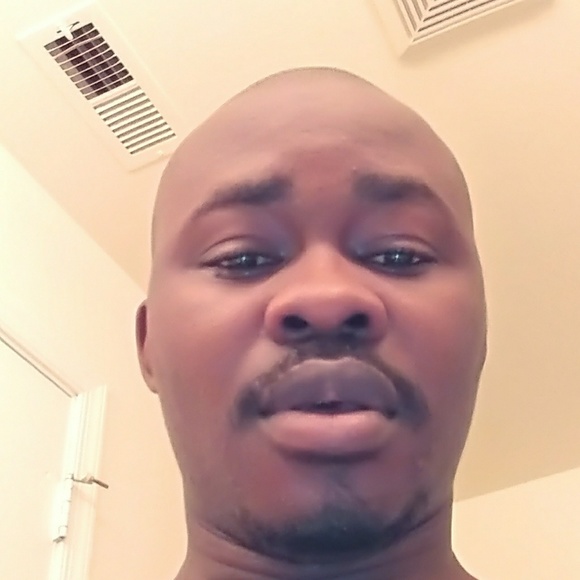 Profile Picture of Borzie Gizzie (@borzz) on Poshmark