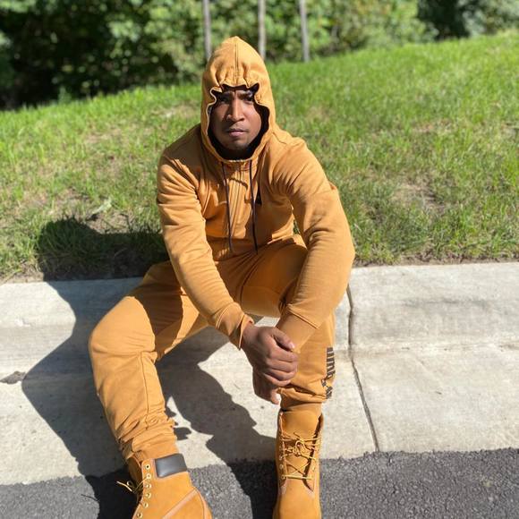Profile Picture of Dwayne Cole (@dwaynecole) on Poshmark
