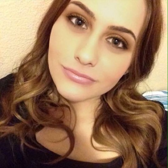 Profile Picture of Ashley Gioeli (@ashleygioeli) on Poshmark