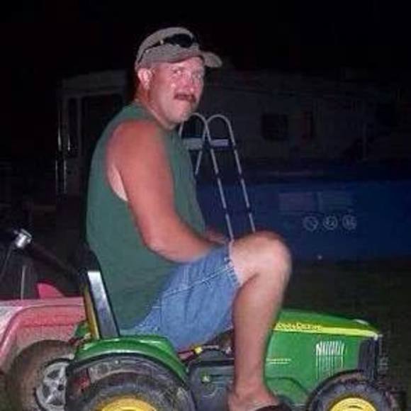 Profile Picture of Billy Steele (@billysteele813) on Poshmark