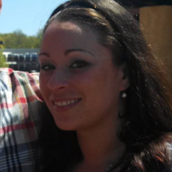Profile Picture of Angelica Lollar (@214babe) on Poshmark